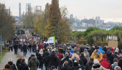 Über 4.000 gegen BAYERs Giftmüll
